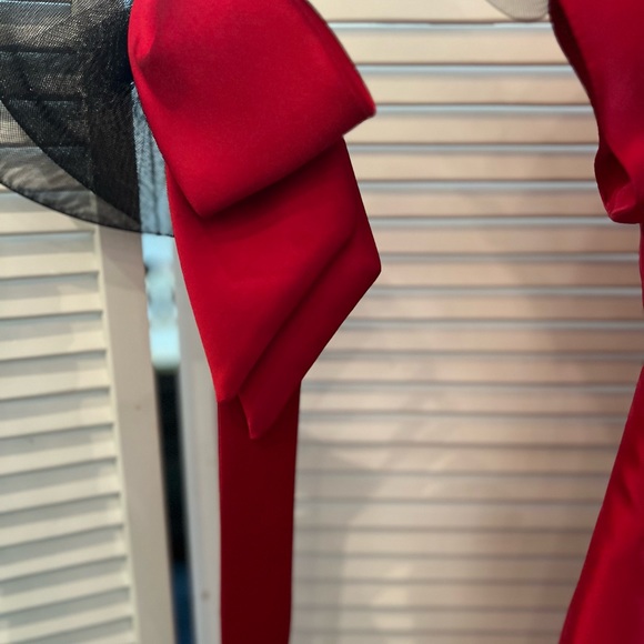 Looking for a classy wedding dress that is red! Noir by Laredo is it. Size 6 - Picture 9 of 9